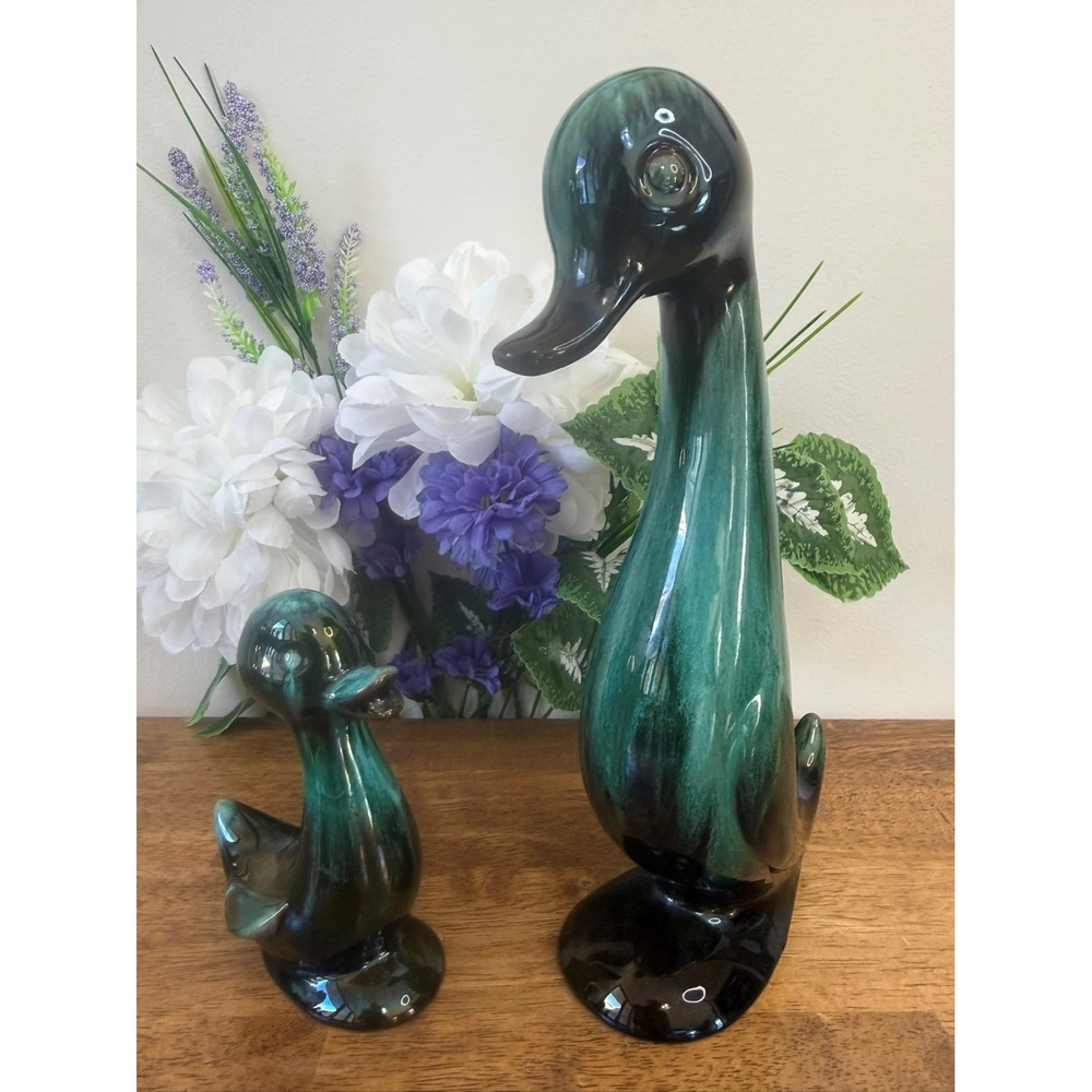 Vintage Blue Mountain Pottery Green Duck Figurine Pair Mom Duckling Canadian‎